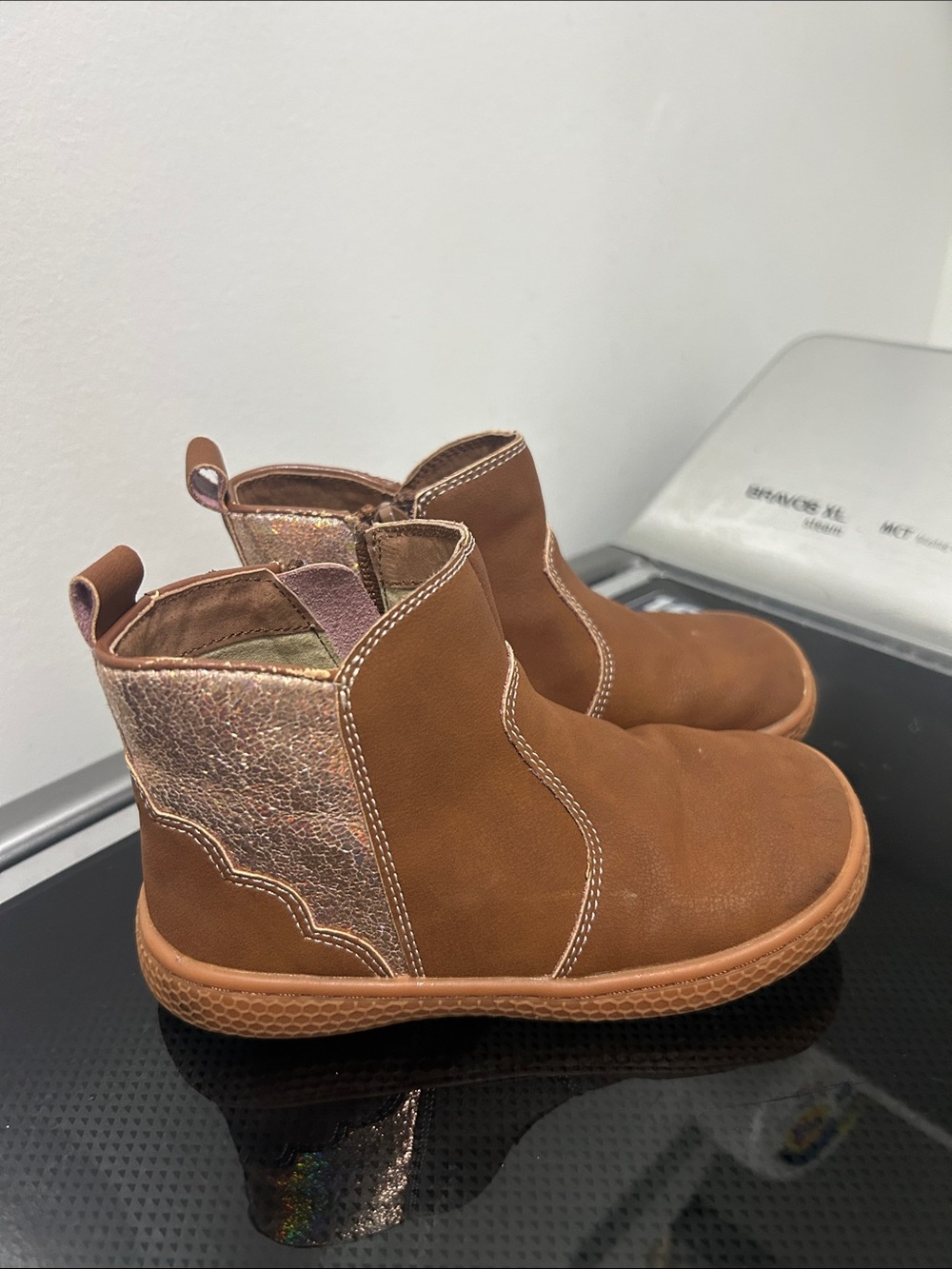 Toddler girls size 9 ankle boots sparkle shine iridescent Livie & Luca